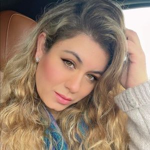 Meet your Posher, Gloria